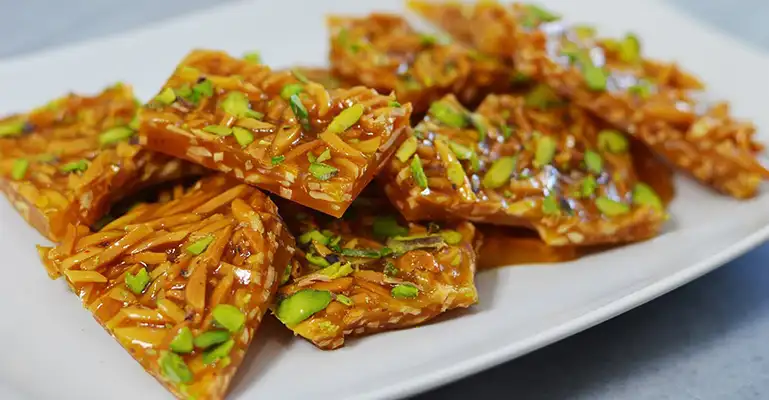 سوهان عسلی اصفهان؛ شیرینی ترد و خوش‌طعم