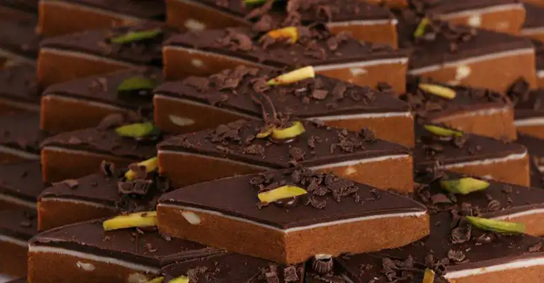 طرز تهیه شیرینی برشتوک سنتی در خانه